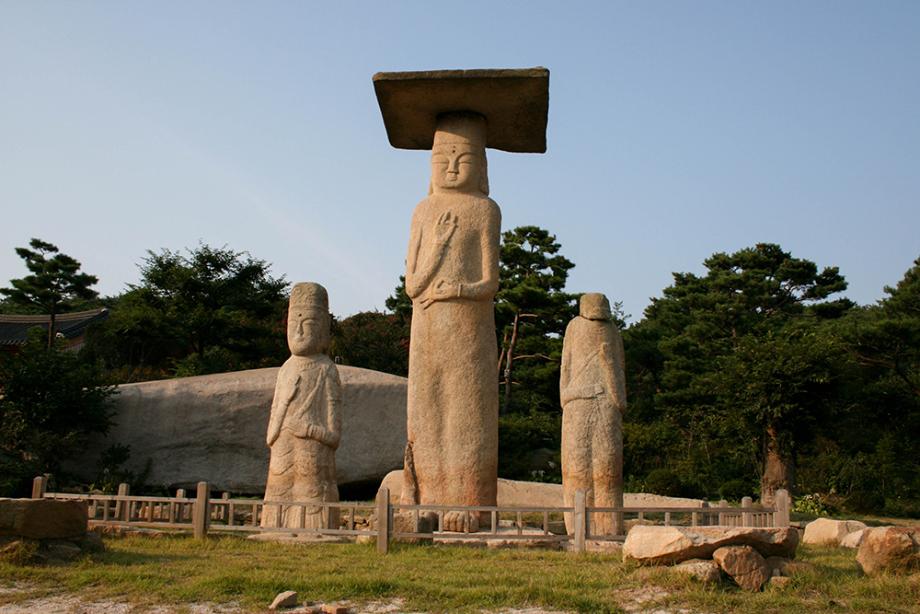 안국사지 석조여래삼존입상