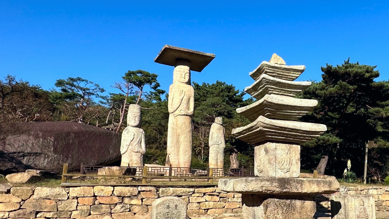 겨울 석조여래삼존입상 사진