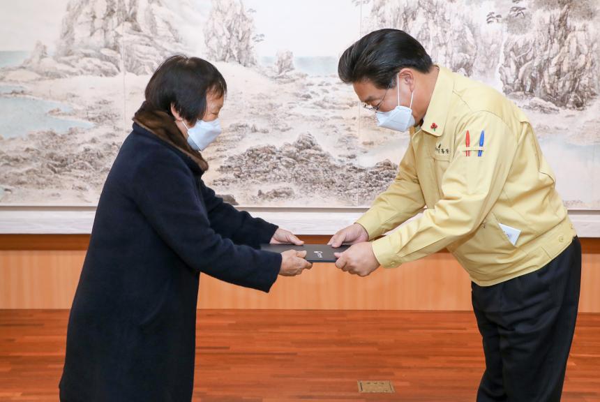 소통시장실 자원봉사 유공자 표창 수여식 및 간담회 > 소통시장실