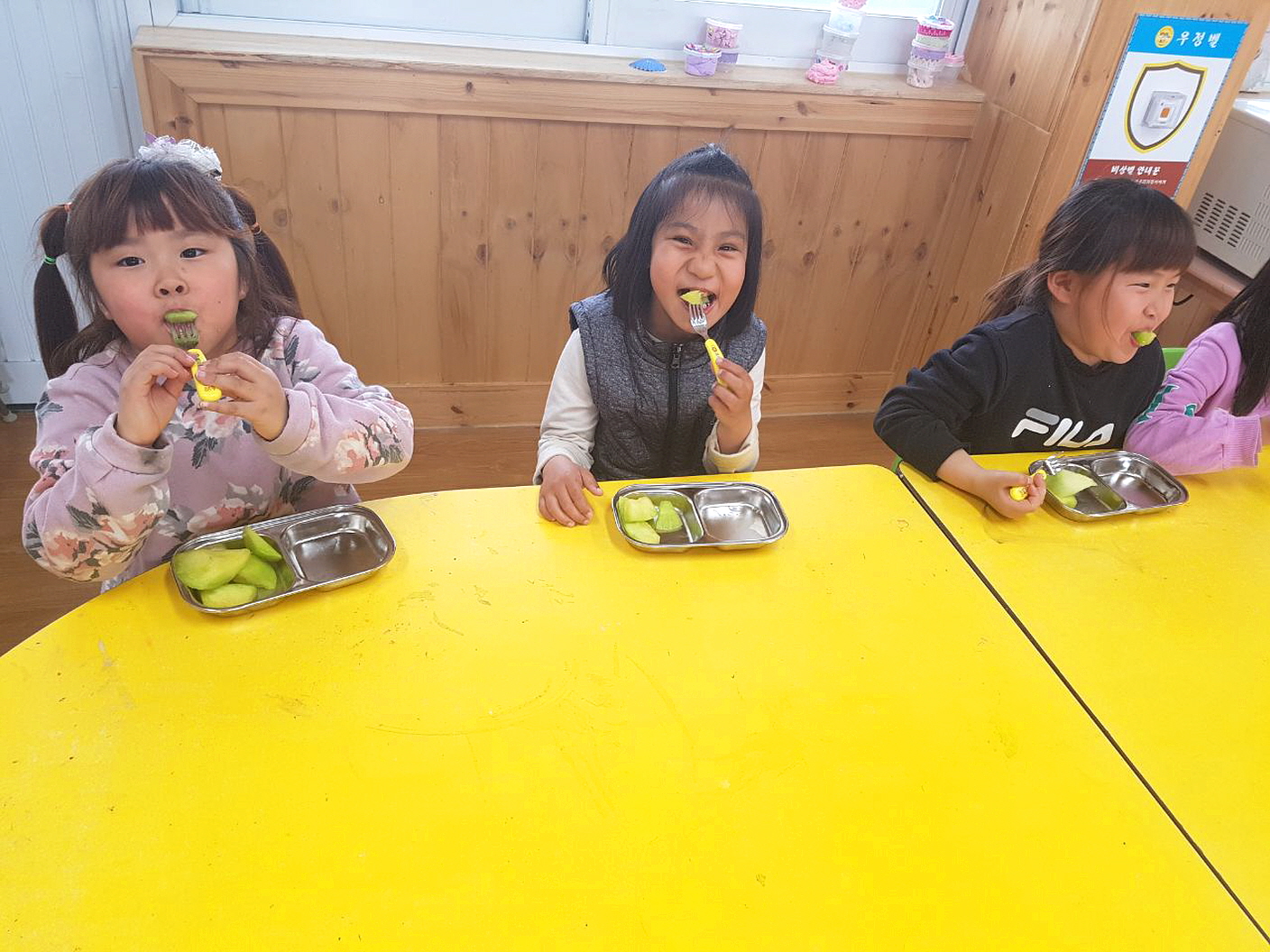 당진시, 초등학교 돌봄 교실에 과일간식 지원 이미지
