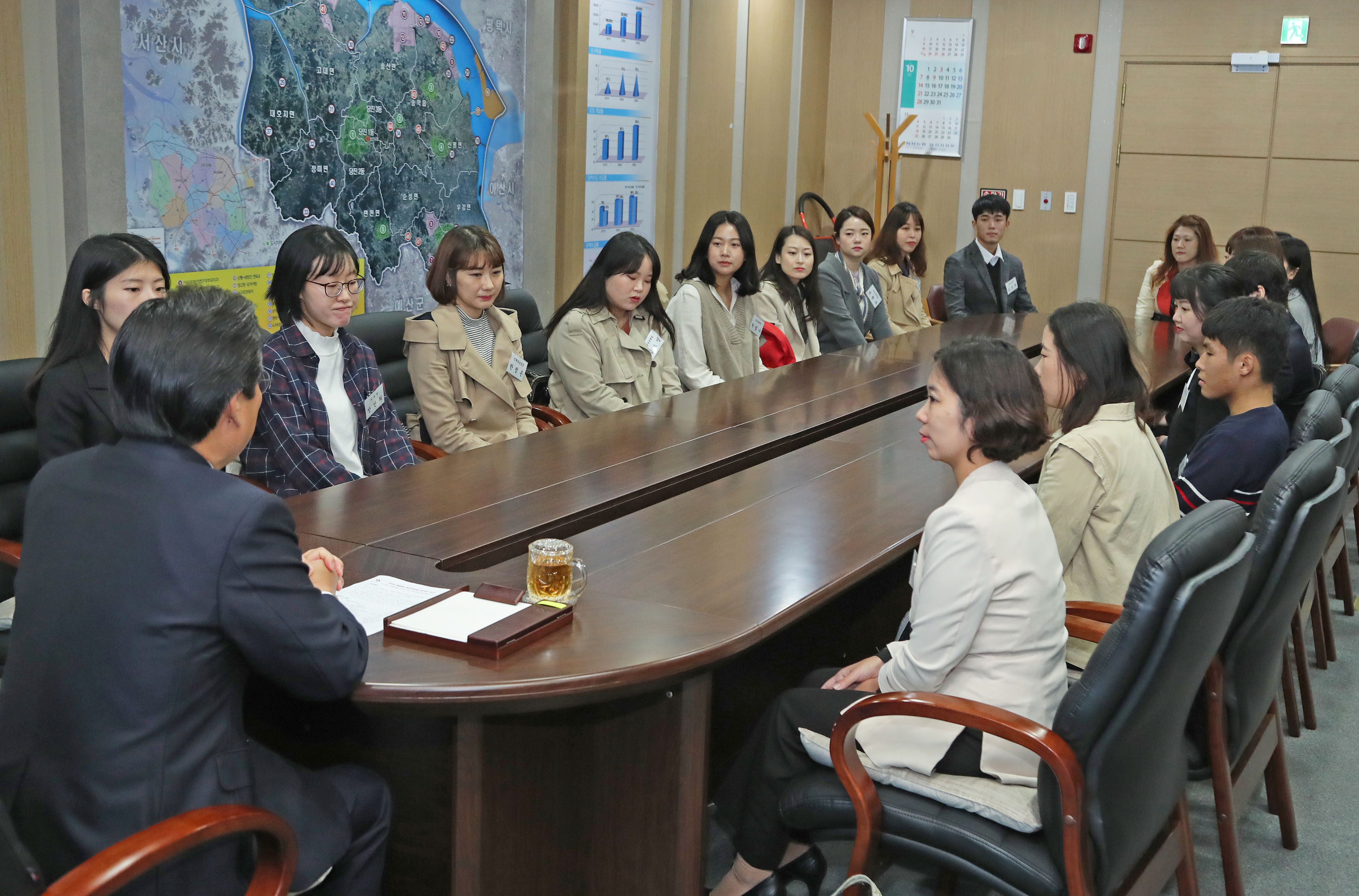 당진시 제2기 맞춤형 청년인턴 근무 시작 이미지