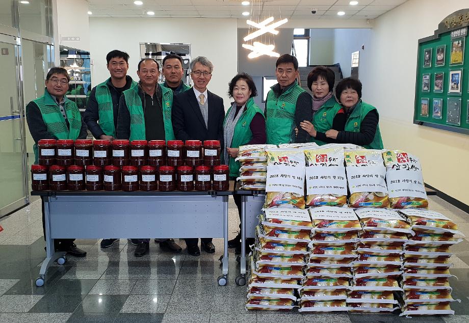 당진 우강면 새마을協 사랑의 쌀 기탁 이미지