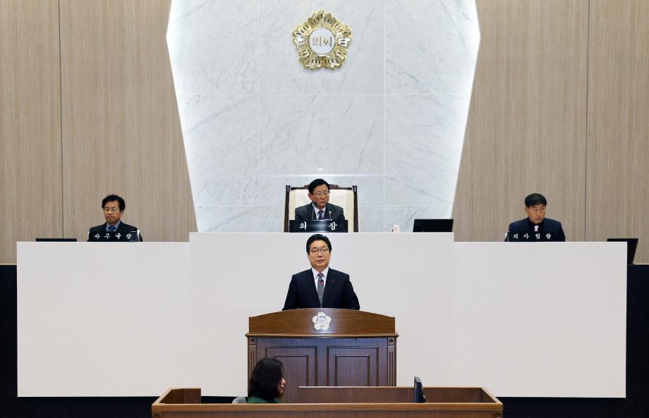 김홍장 시장, 거점형 융합경제도시 만들 것 이미지