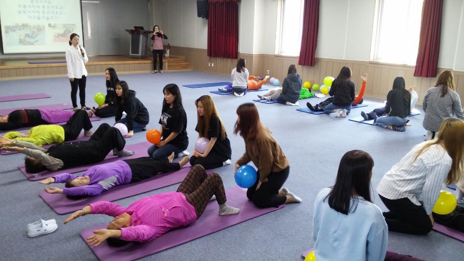 대학생과 함께 하는 재활치료 프로그램 호응 이미지