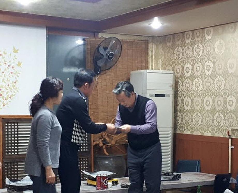 송악읍 남녀 의용소방대, 이웃돕기 성금 기탁 이미지