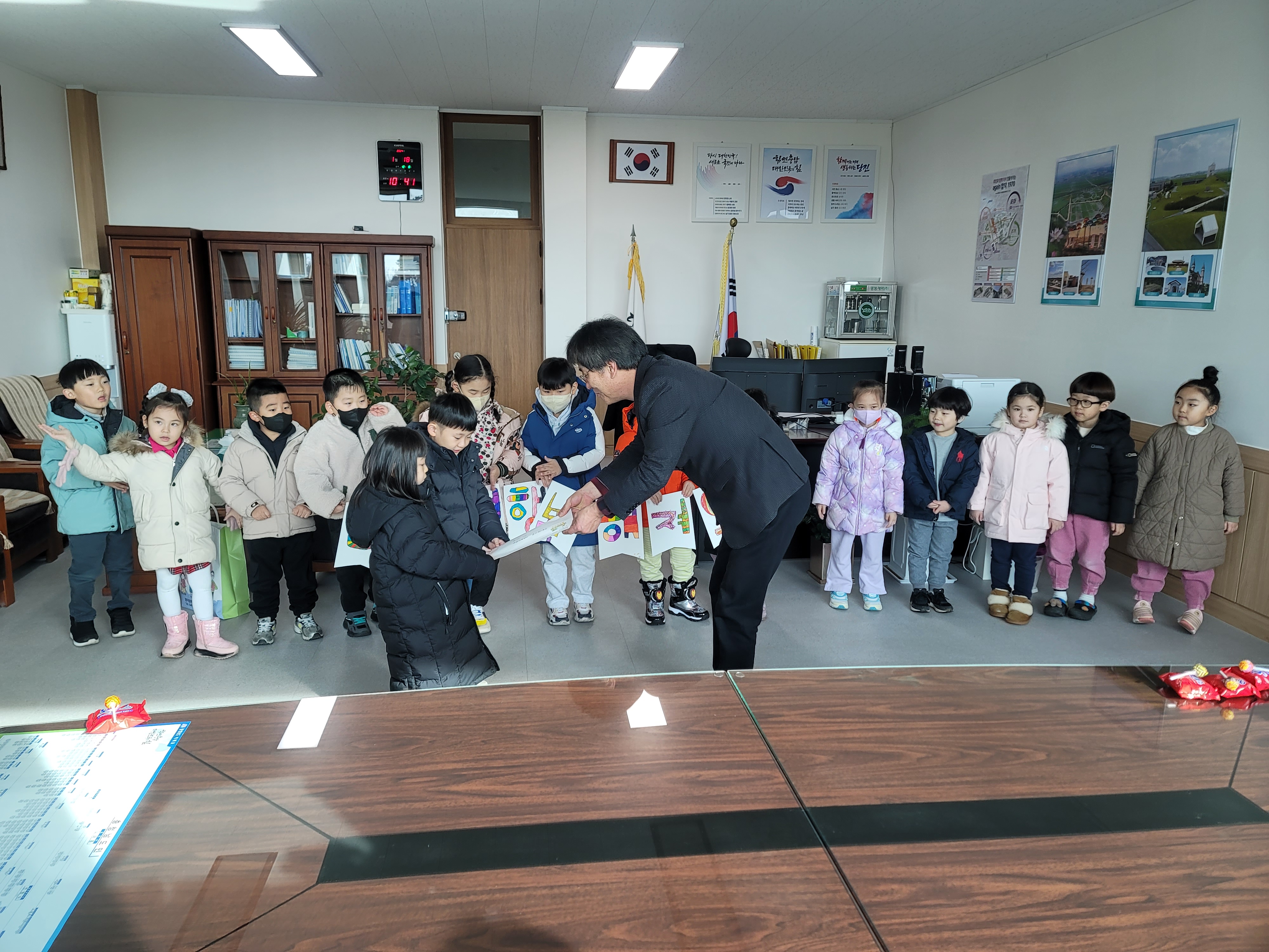 당진시 합덕읍 은빛어린이집, 올해도 고사리손 성금 전달 이미지