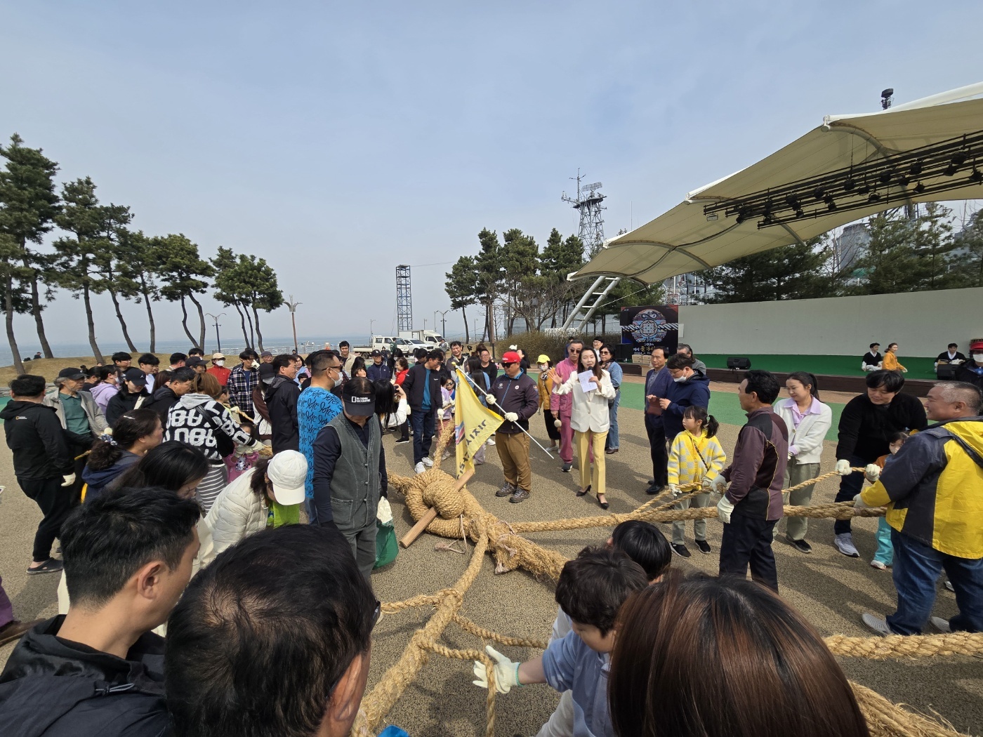 당진시, 삽교호 관광지에서 게릴라 줄다리기 행사 열려 이미지