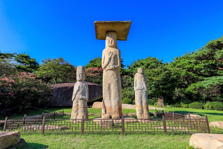 안국사지 석조여래삼존입상 (安國寺址 石佛立像)