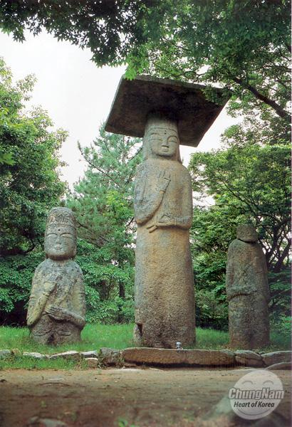 안국사지 석조여래삼존입상 (安國寺址 石佛立像)