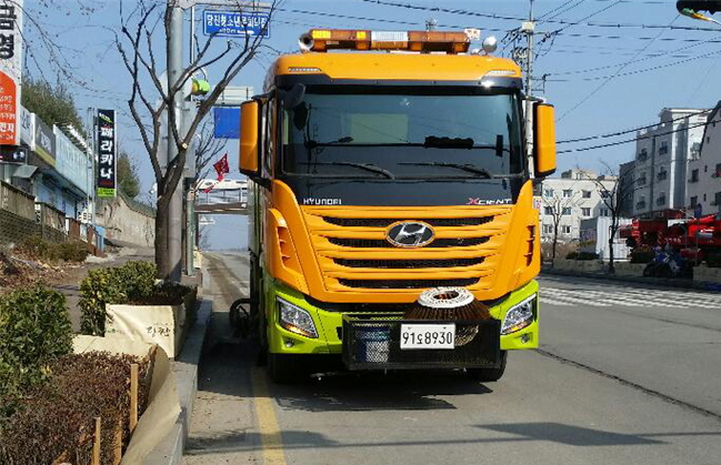 당진시, 해빙기 맞아 도로변 이물질 제거 나서