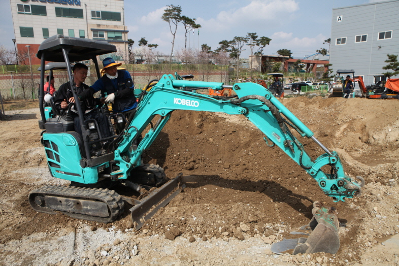 당진시, 농업인 소형 특수농기계 면허 취득 지원