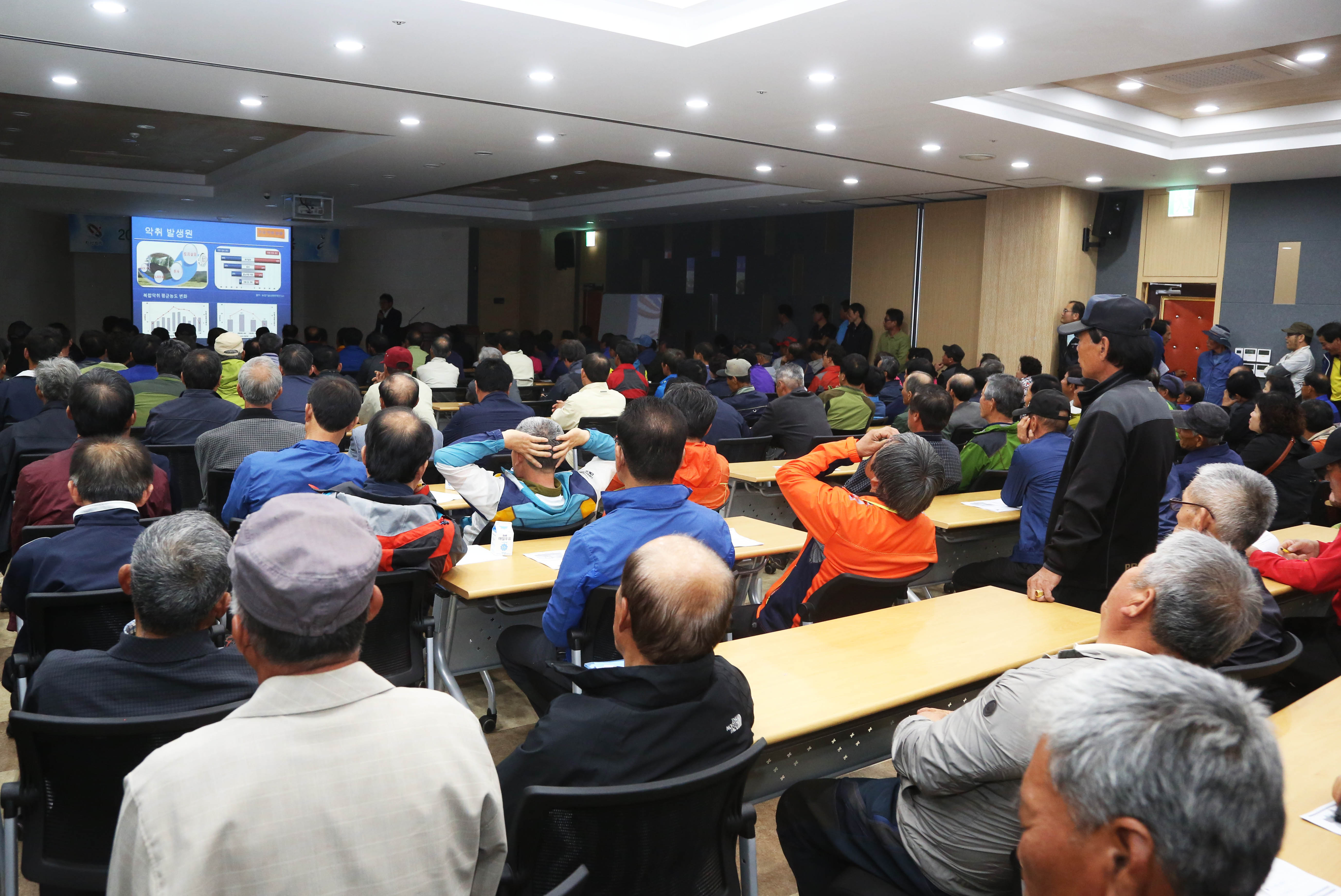 악취․갈등 없는 축산업 육성에 총력