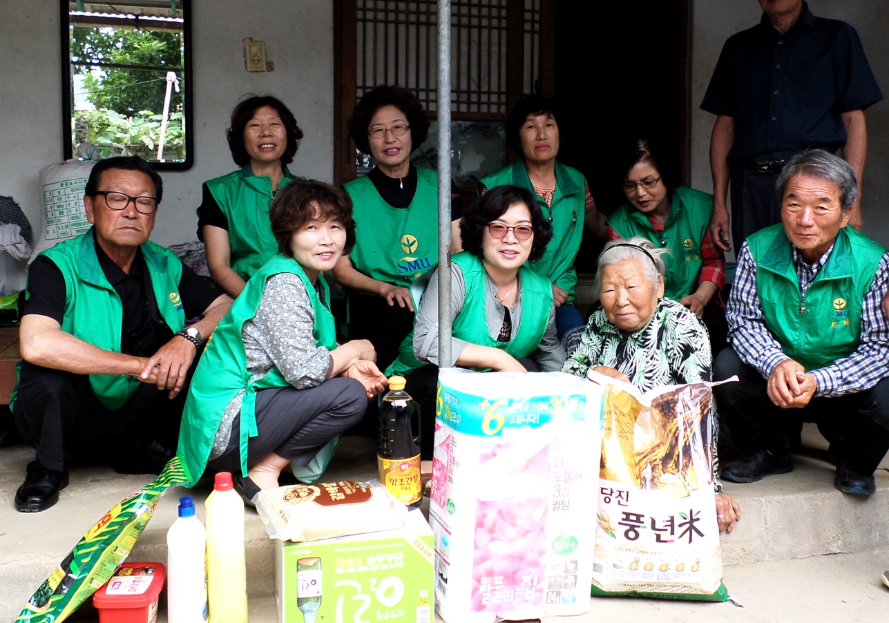 정미면 새마을협의회 소외 이웃에 ‘사랑의 물품 전달’