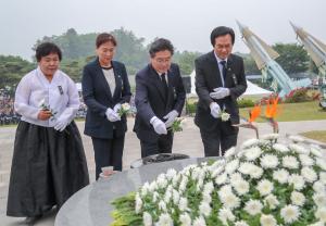호국영령의 숭고한 희생을 기리며