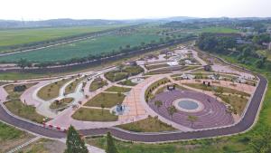 조명 아래 합덕제 걸어 볼까?