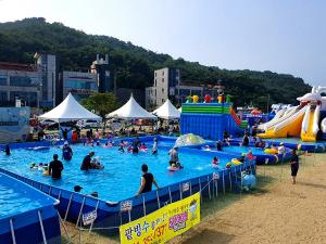 왜목마을 해수욕장 개장 2주 만에 2만 명 돌파