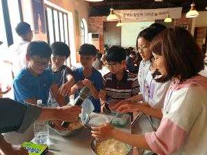 청소년, 막걸리와 대장간에 담긴 전통을 배우다