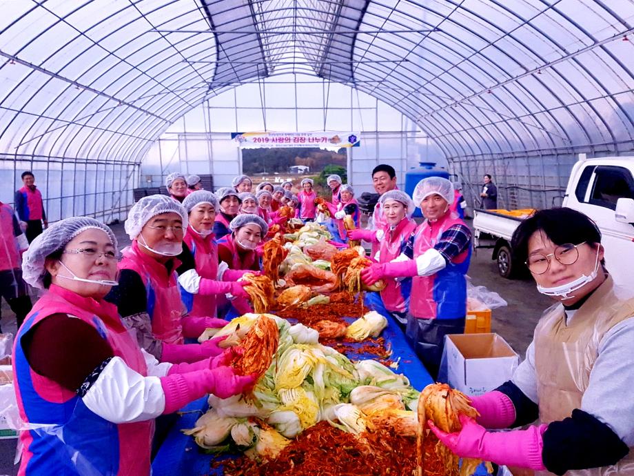 청년농업인들의 따뜻한 김장 나눔 이미지