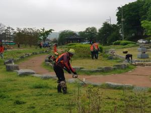 면천면 의용소방대 영랑효공원 제초작업 자원봉사 활동 펼쳐
