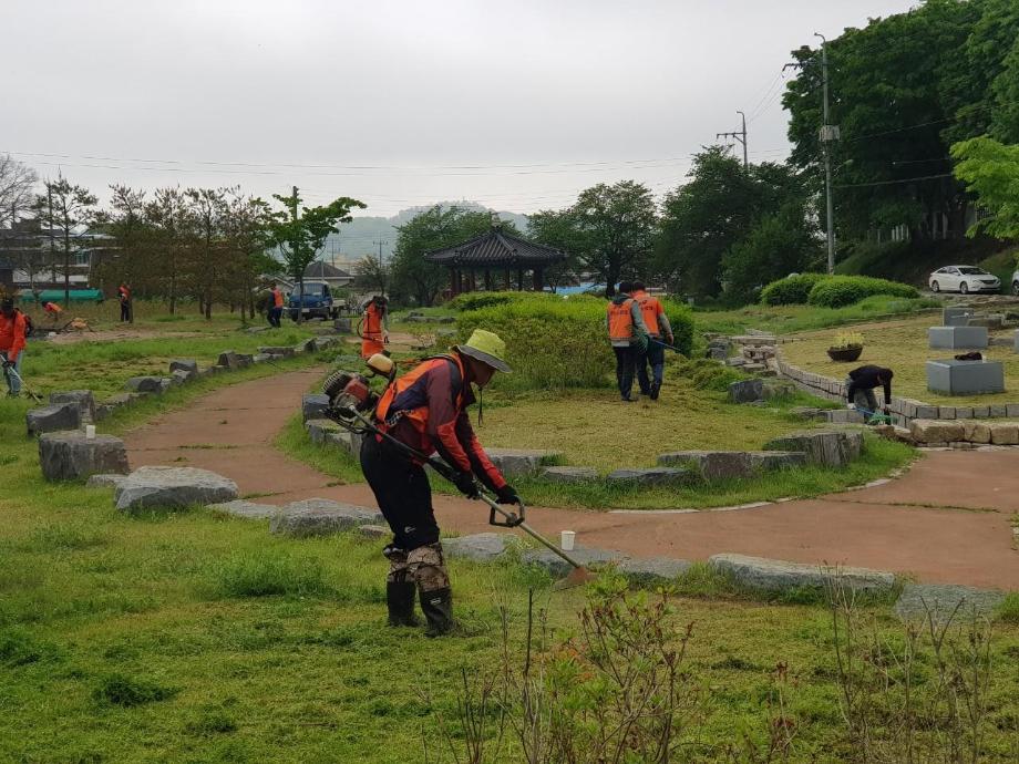 면천면 의용소방대 영랑효공원 제초작업 자원봉사 활동 펼쳐 이미지