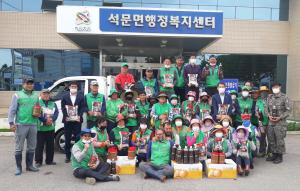 석문면 새마을협의회,수확한 쌀과 직접 만든 된장,고추장 전달