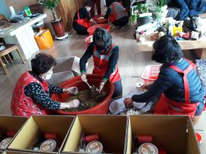 당진시 석문면생활개선회, 독거어르신 외로움 달래