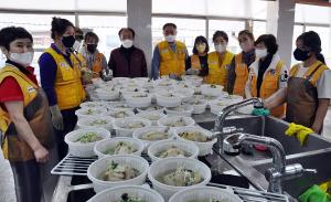 대한적십자사 신평봉사회, 삼계탕 나눔봉사 행사 가져