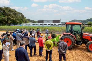 당진시, 노동력 절감위한 고구마 정식기 연시회 개최