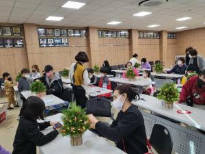당진시, 다문화 가족과 함께하는 성탄절 트리 꾸미기 체험
