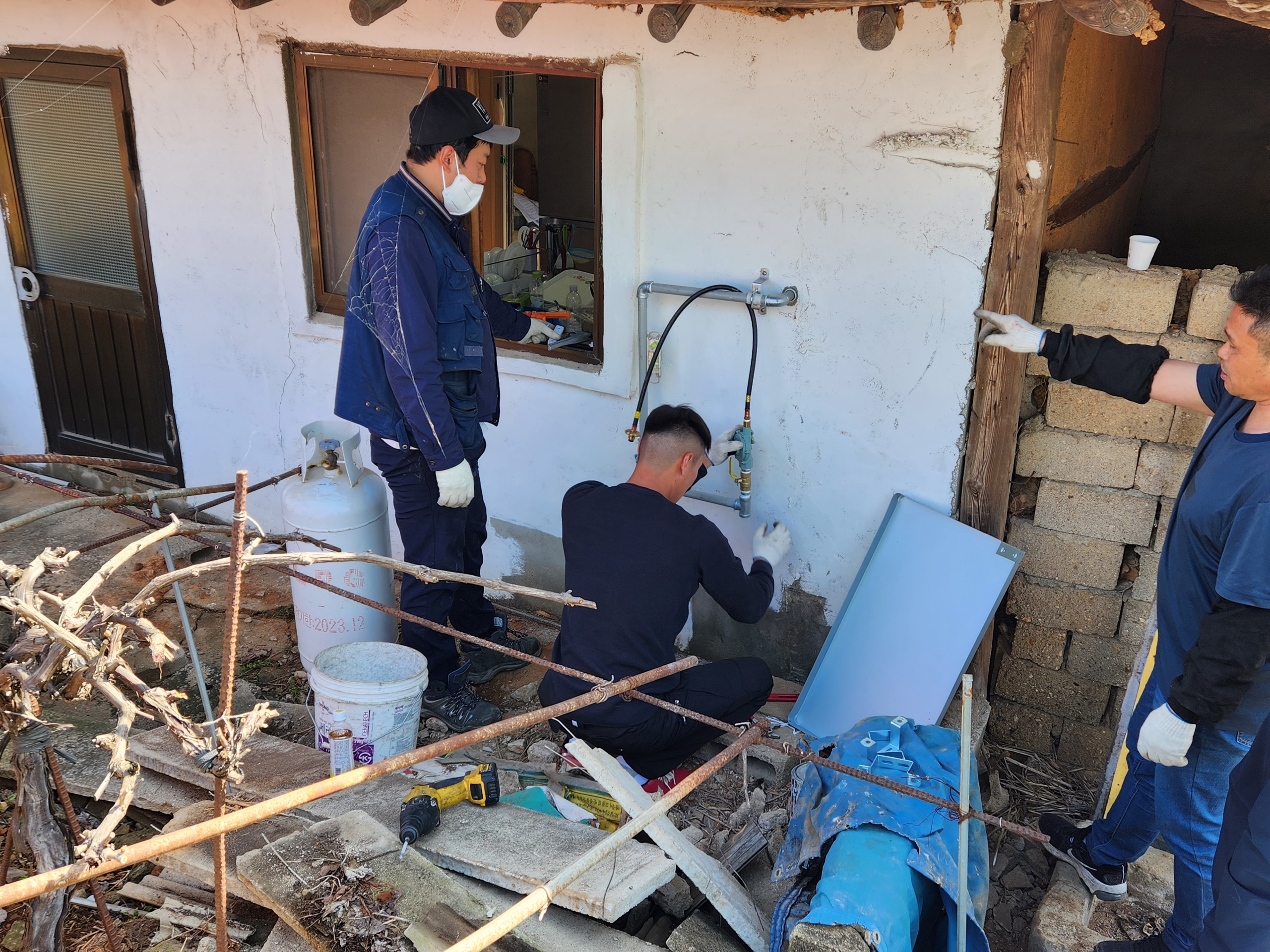 당진시LPG가스협회, 호스 배관 교체 봉사활동 나서