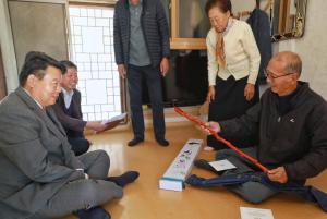 당진시, 100세 어르신 장수 지팡이‘청려장’ 전달