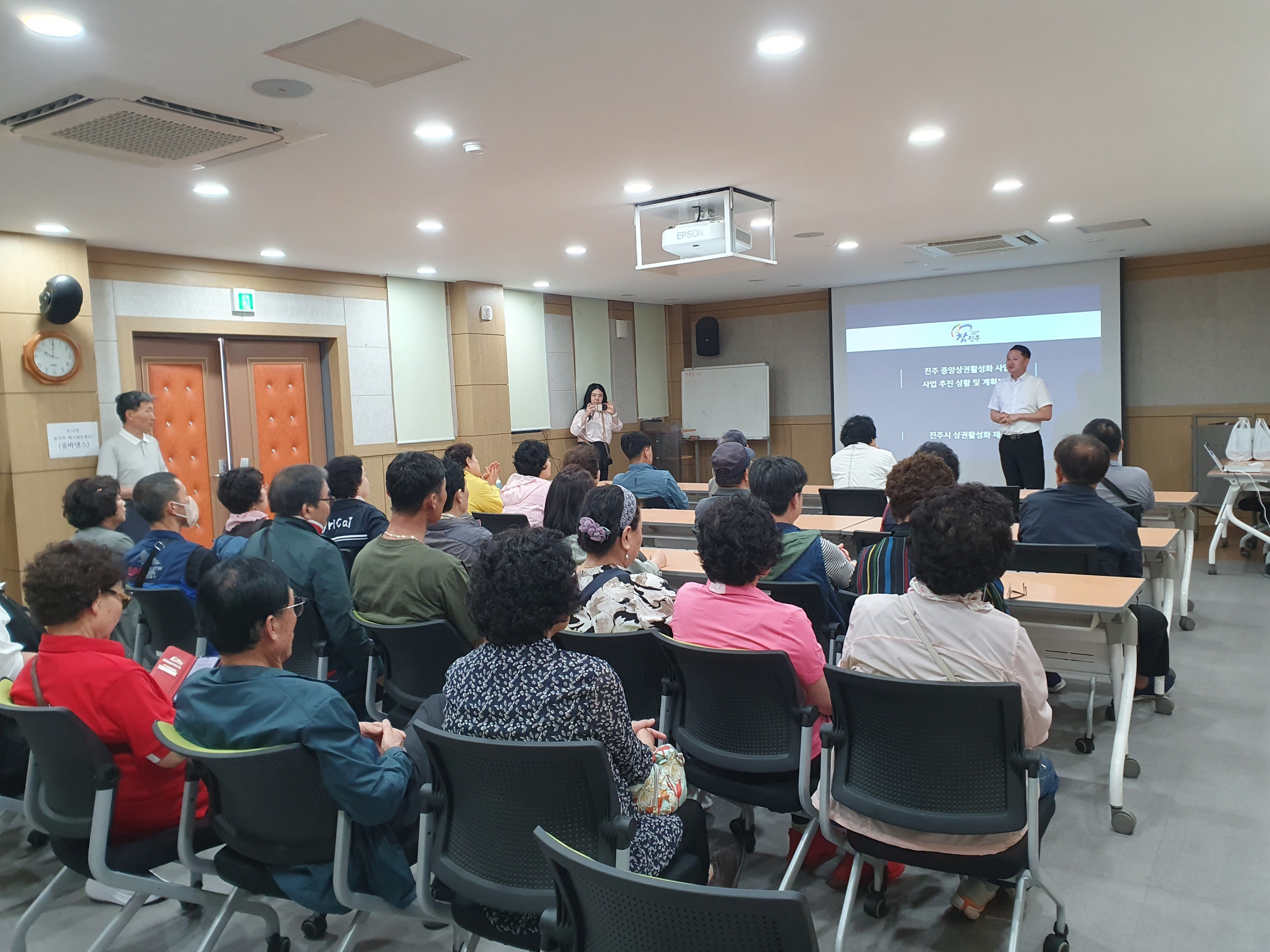 당진시 합덕읍, 도시재생 상권활성화 우수 선진지 견학 이미지