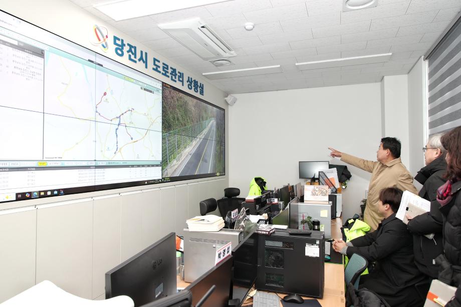 오성환 당진시장, 겨울철 도로 제설 준비 현장 점검 및 관계자 격려 이미지