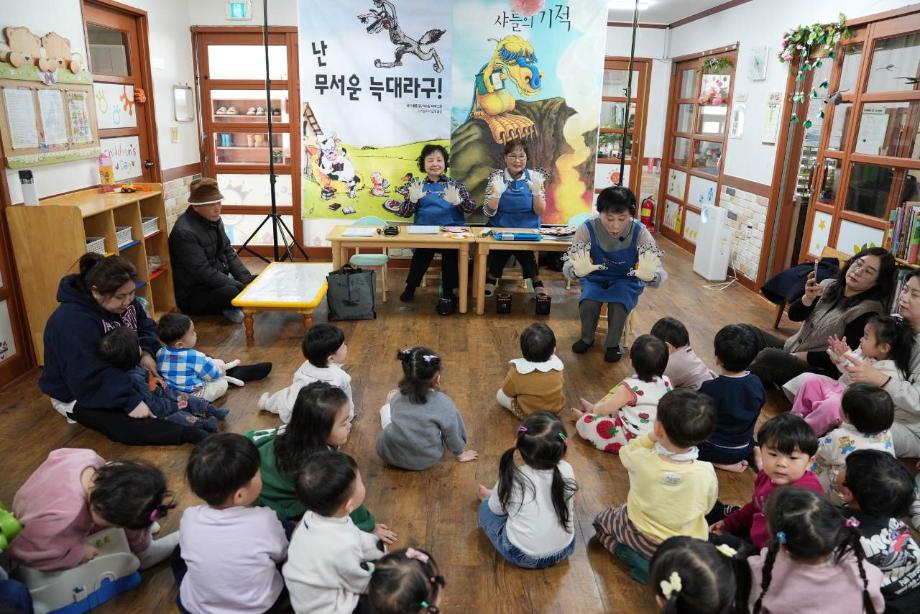당진시립도서관, ‘두근두근 책 버스’ 견학프로그램 운영 이미지