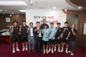 오성환 당진시장, 대통령금배 우승 신평고 축구부에 격려
