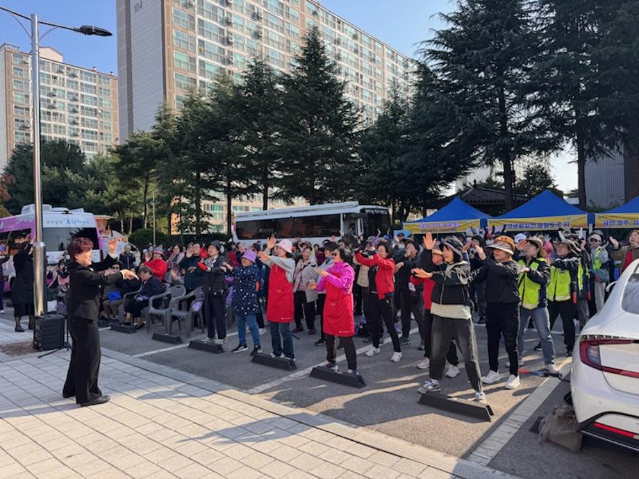 송악건강생활지원센터, ‘우리동네 건강걷기’ 행사 성료 이미지