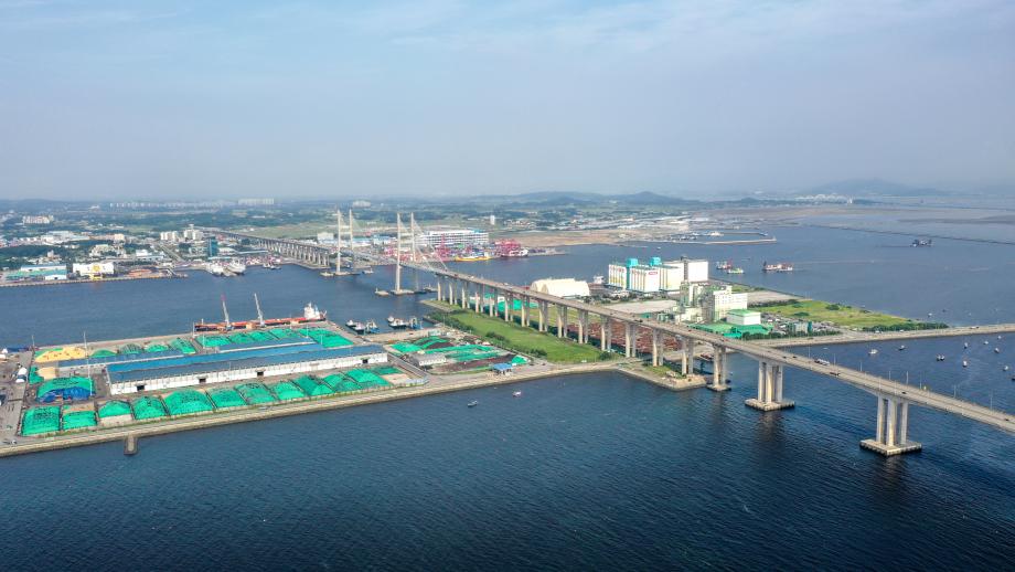 평택당진중앙부두, 당진시에 이웃돕기 성금‧백미 기탁 이미지