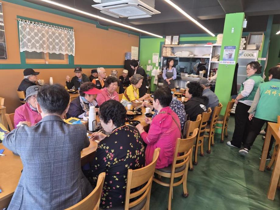 당진1동, 어르신 대상 점심 재능기부 나눔 행사 실시 이미지