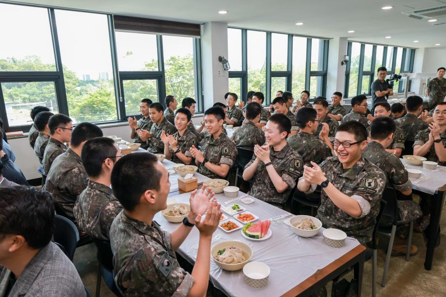 김기재 당진시장, 무더위 속 국군장병들 격려 나서 이미지