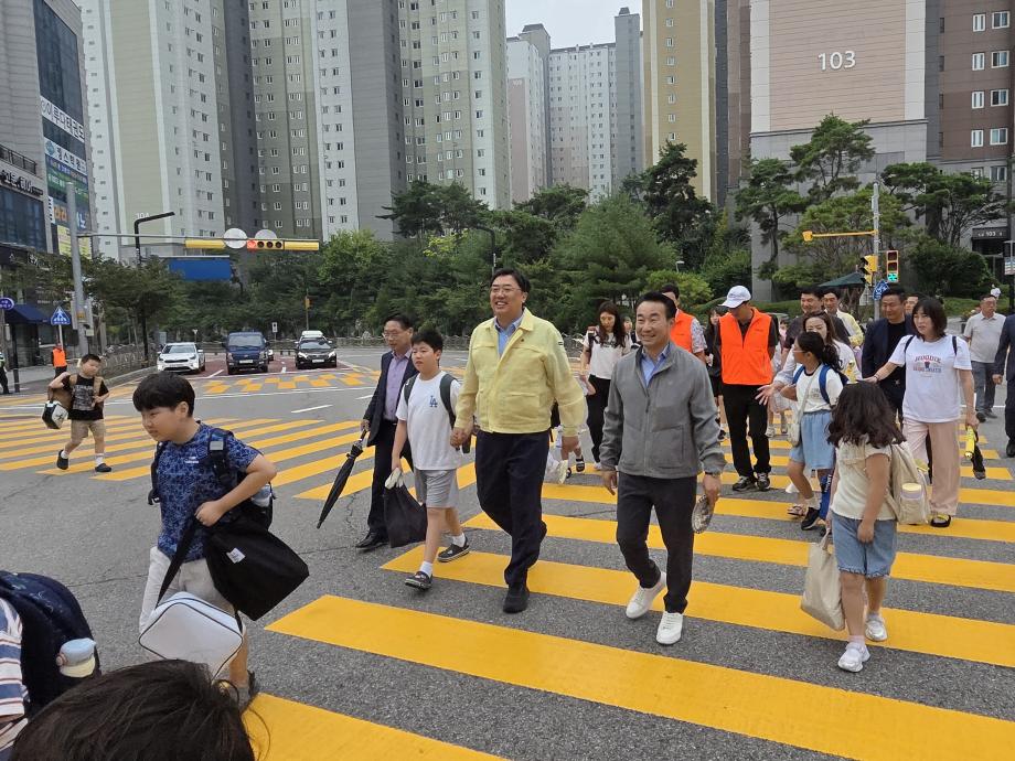 당진시, 기지초 앞 대각선 횡단보도 정식 운영 이미지