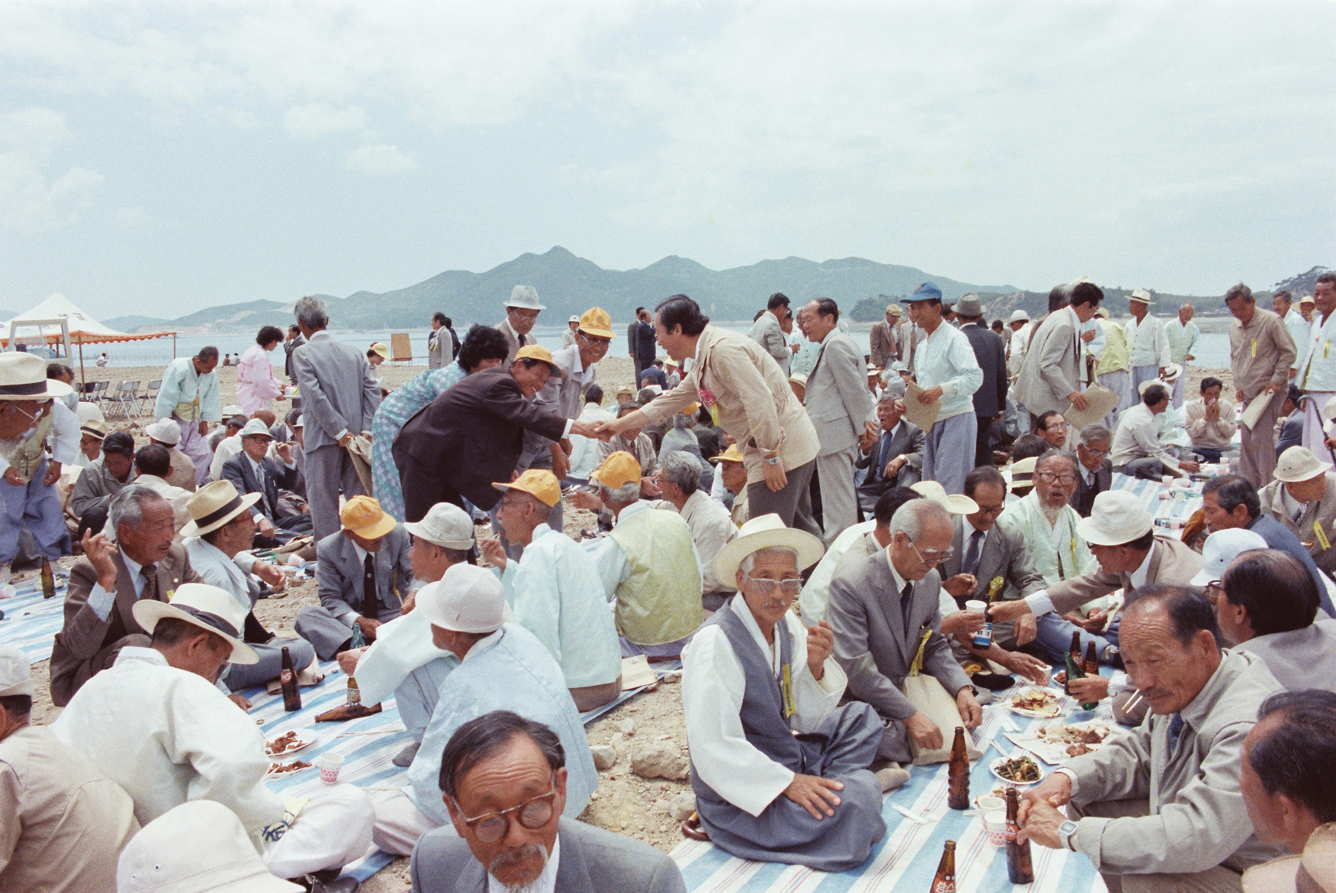 사진자료(1980년대)/1983/83年度 敬老週間 行事 및 老人 指導大會(83년도 경로주간 행사 및 노인 지도대회)① 1/