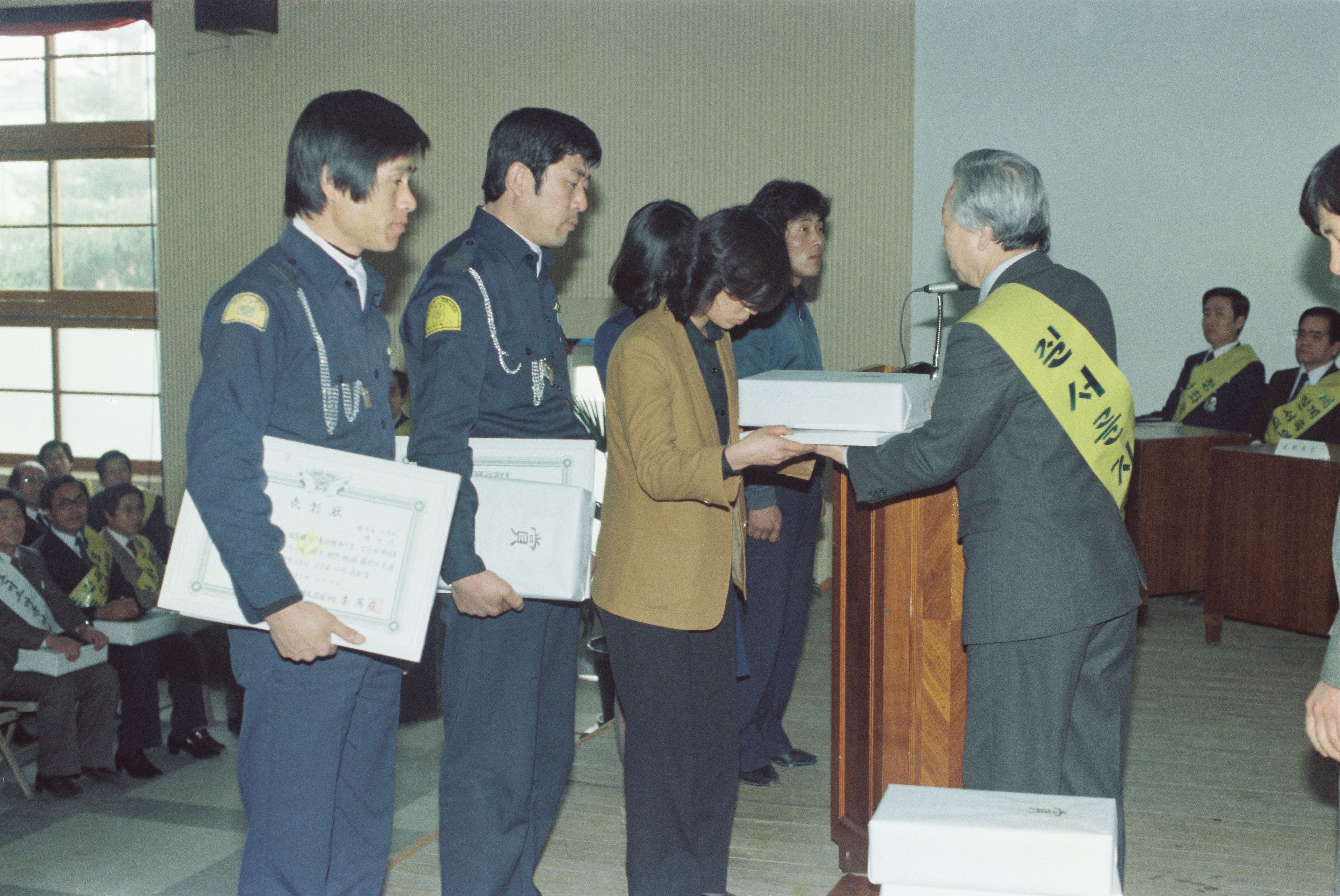사진자료(1980년대)/1983/先進道民意識 涵養 唐津郡 大會(선진도민의식 함양 당진군 대회)③ 1/