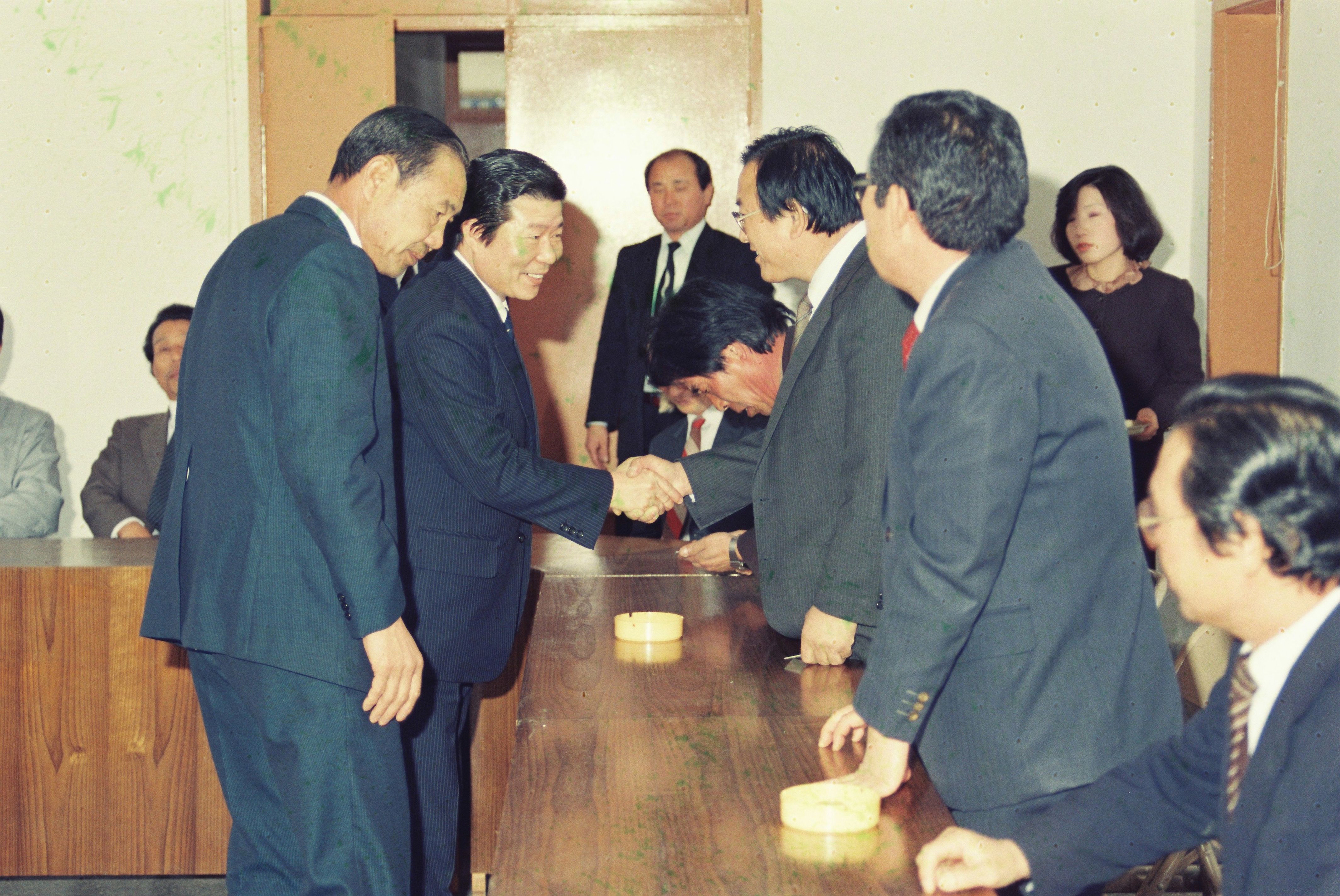 사진자료(1980년대)/1986/김흥태 군수 이임, 노완구 군수 초도순시 0/