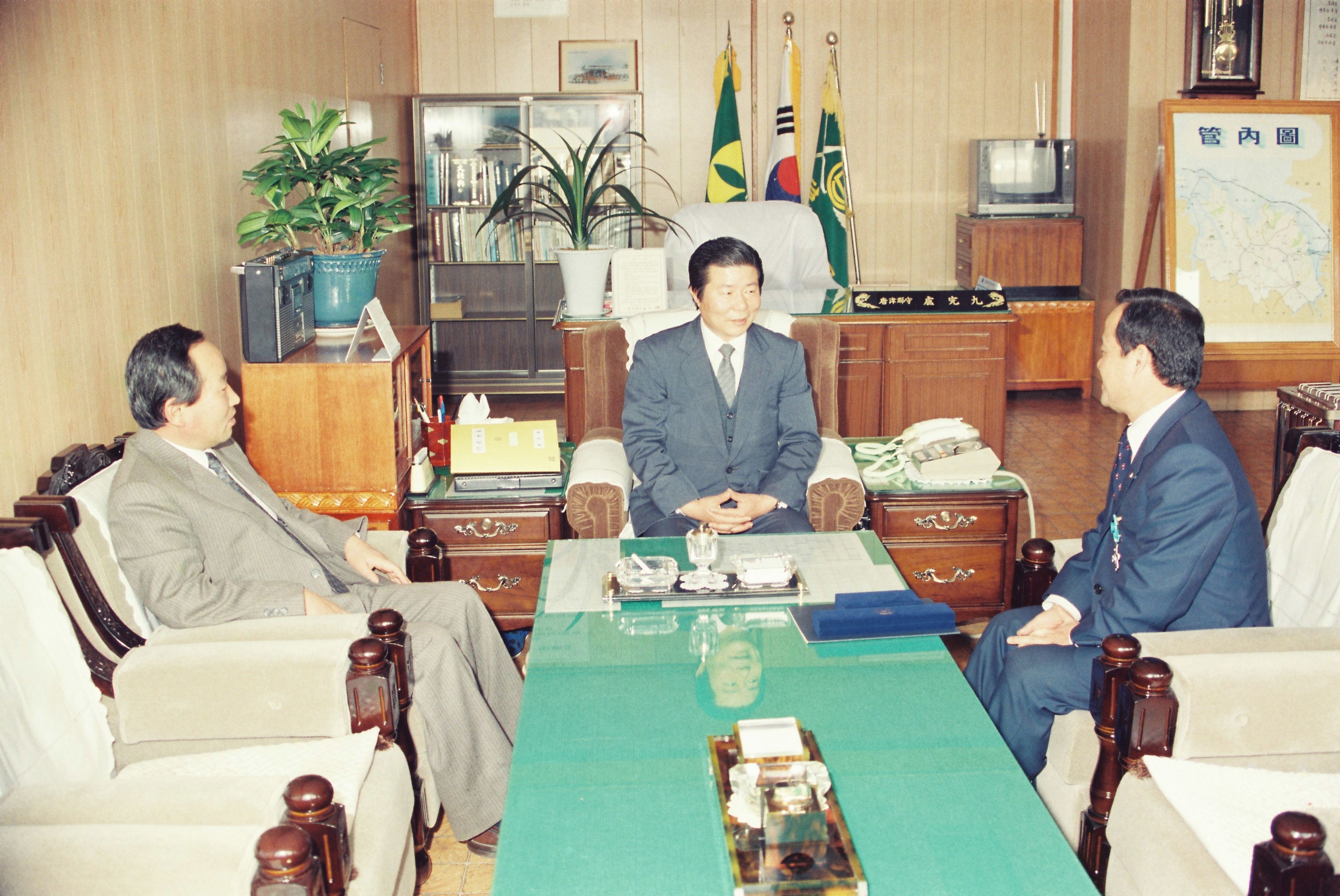 사진자료(1980년대)/1986/농협지부장 훈장전수 0/