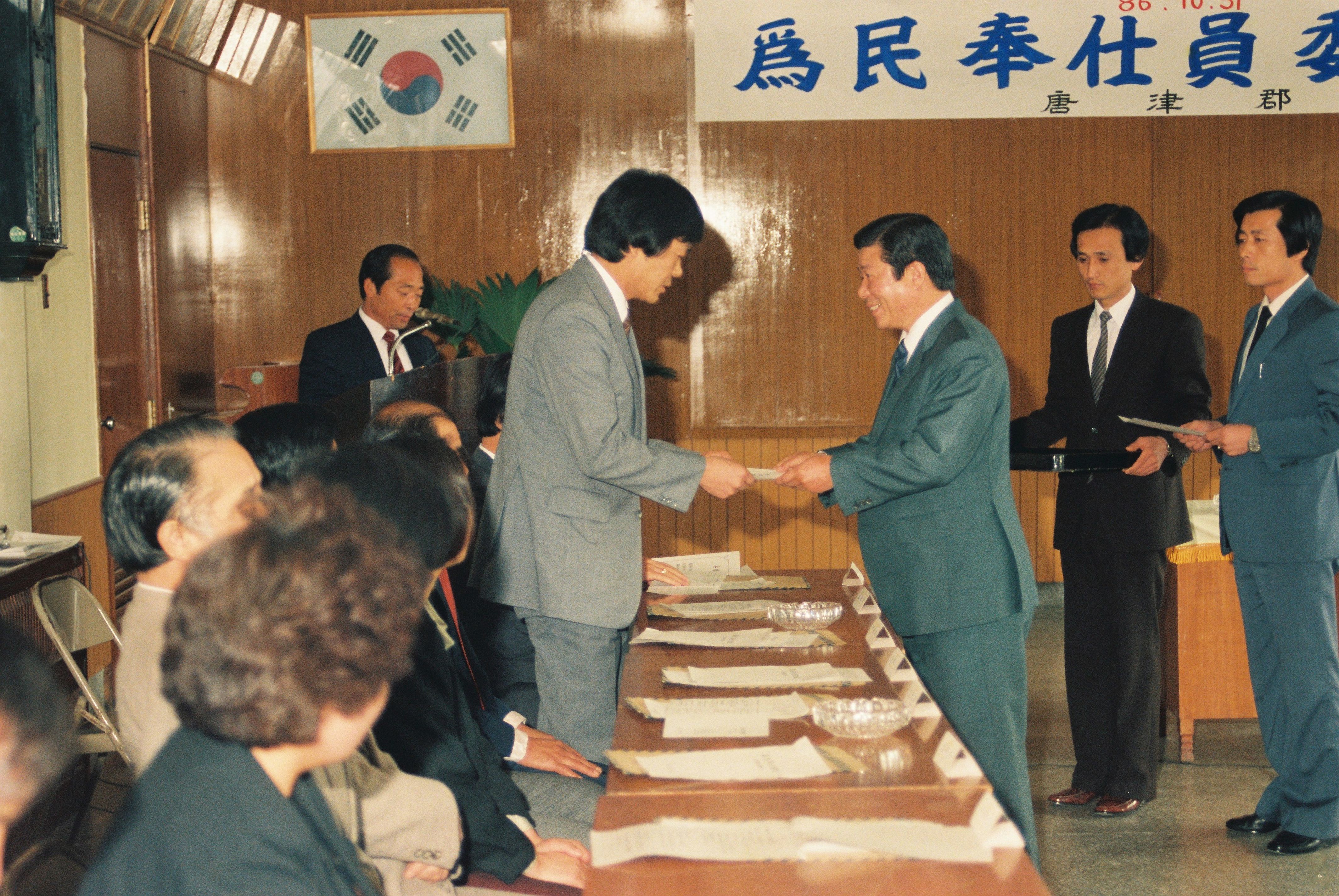 사진자료(1980년대)/1986/爲民奉仕員委囑式(위민봉사원 위촉식) 0/