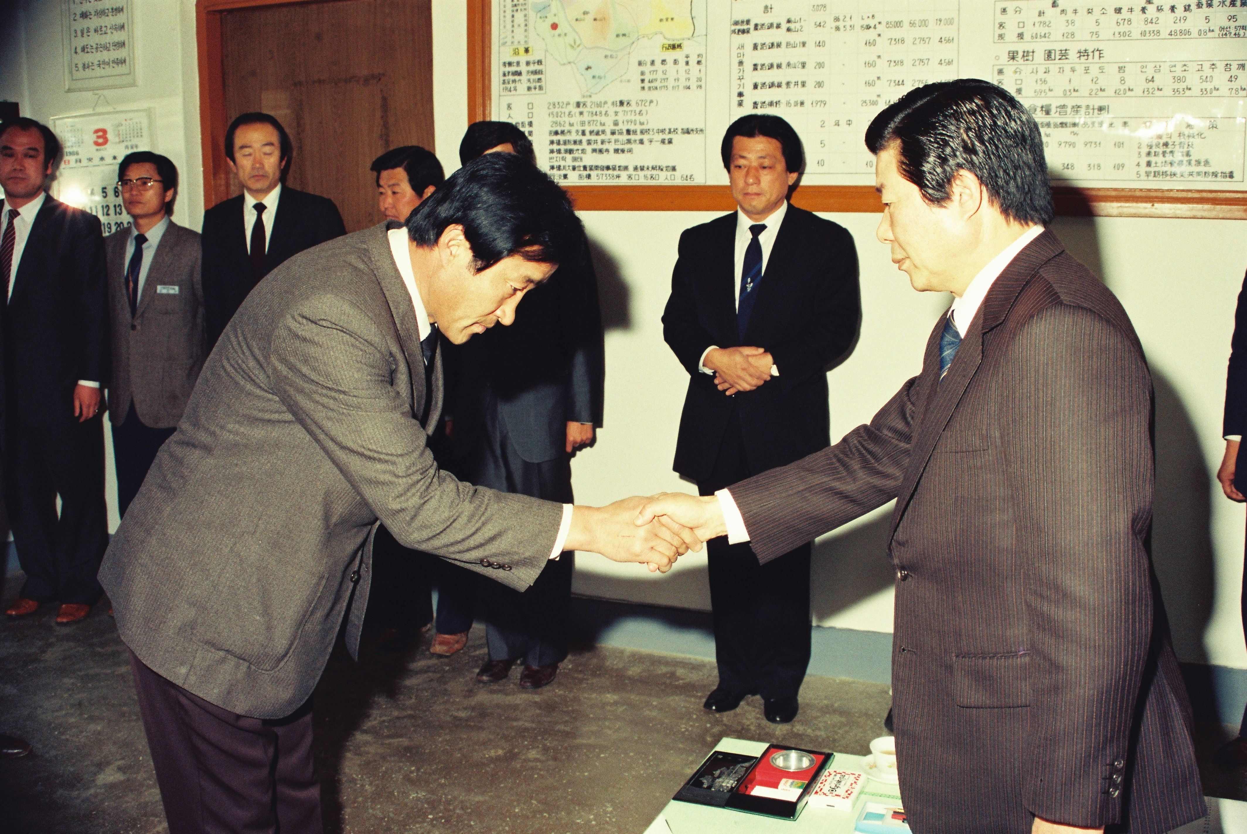 사진자료(1980년대)/1986/김흥태 군수 이임, 노완구 군수 초도순시 6/