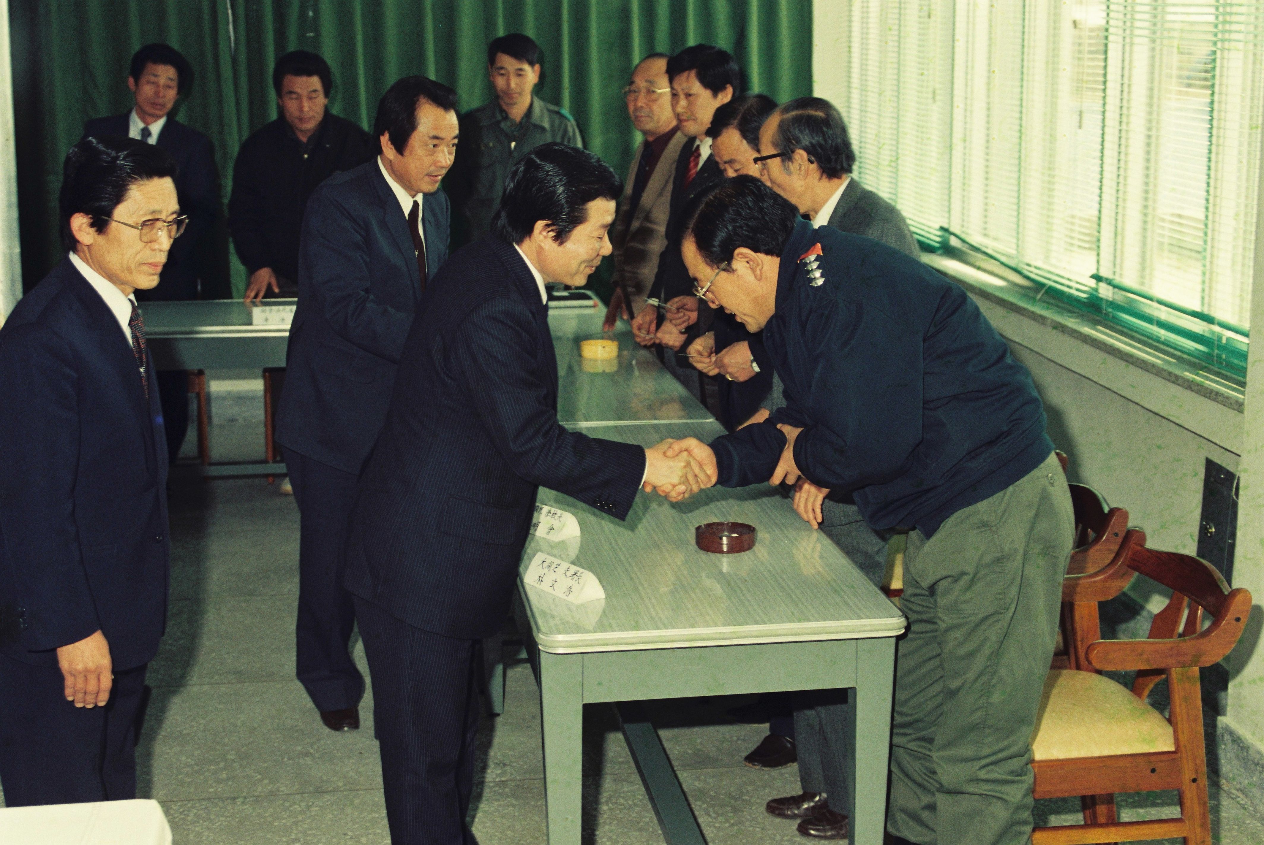 사진자료(1980년대)/1986/김흥태 군수 이임, 노완구 군수 초도순시 1/