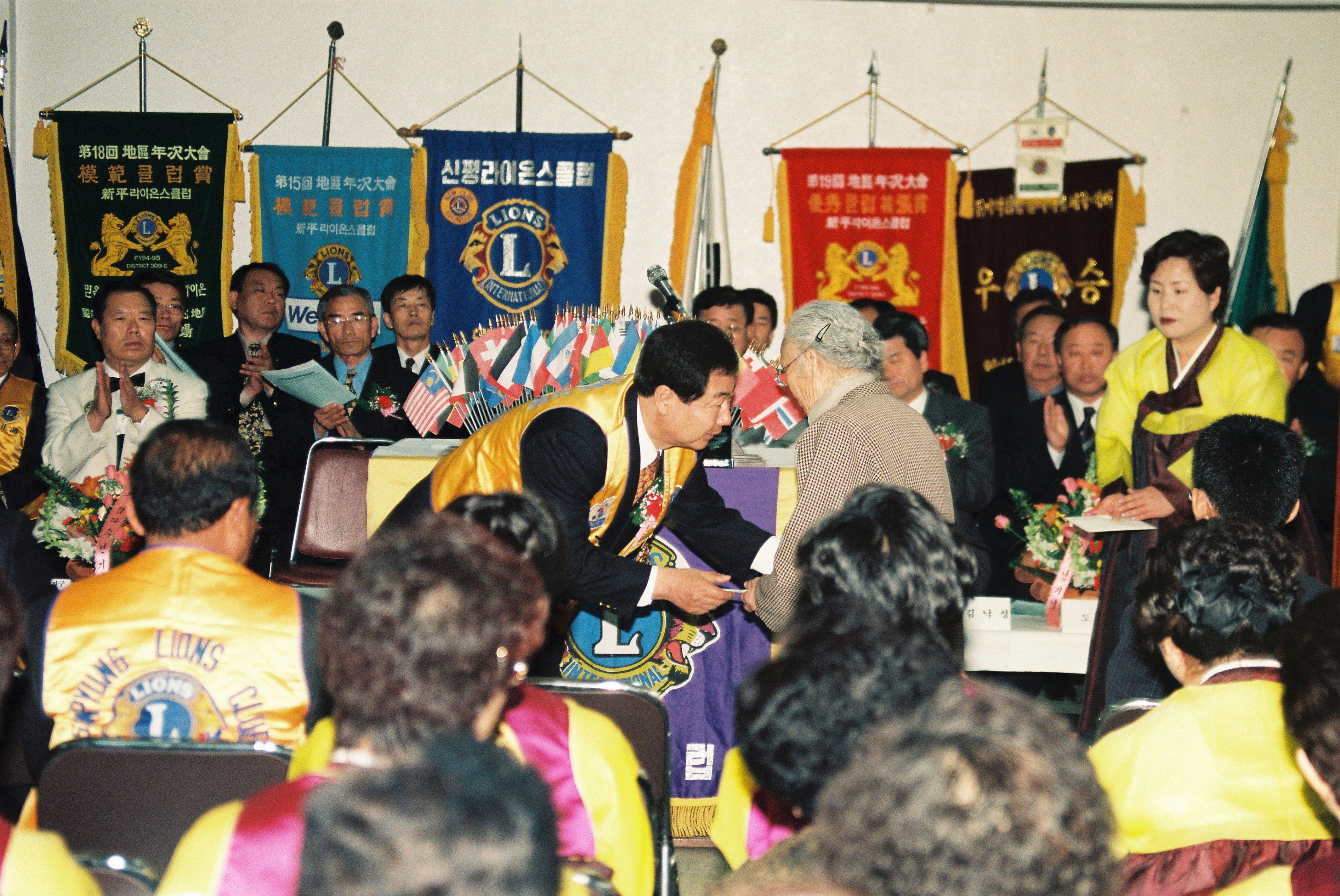 사진자료(1990년대)/1999/국제라이온스협회 355-D지구 제19지역 신평라이온스클럽 창립10주년 기념 0/