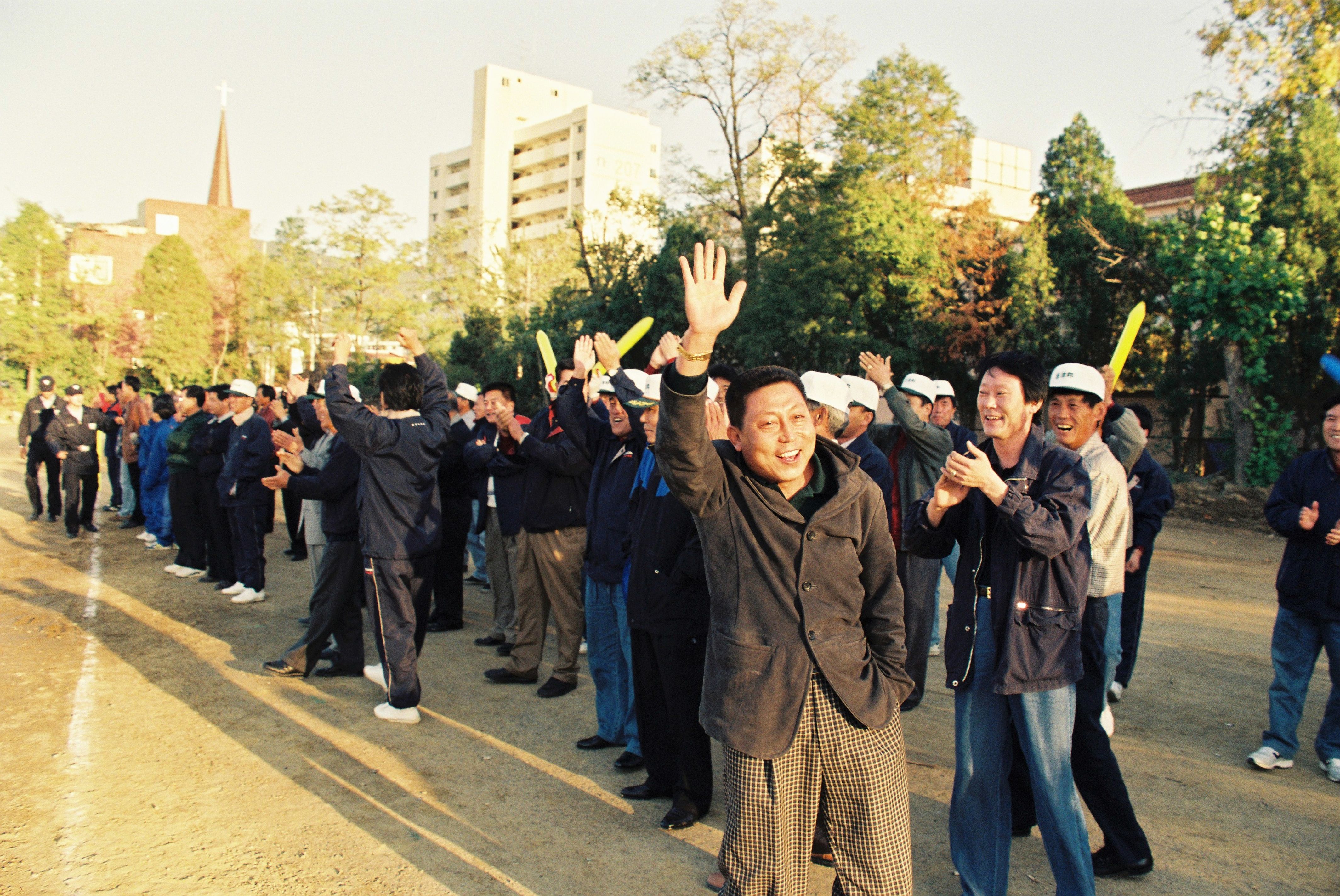 사진자료(1990년대)/1999/제51회 충청남도민체육대회 축구 결승 진출 환호 0/