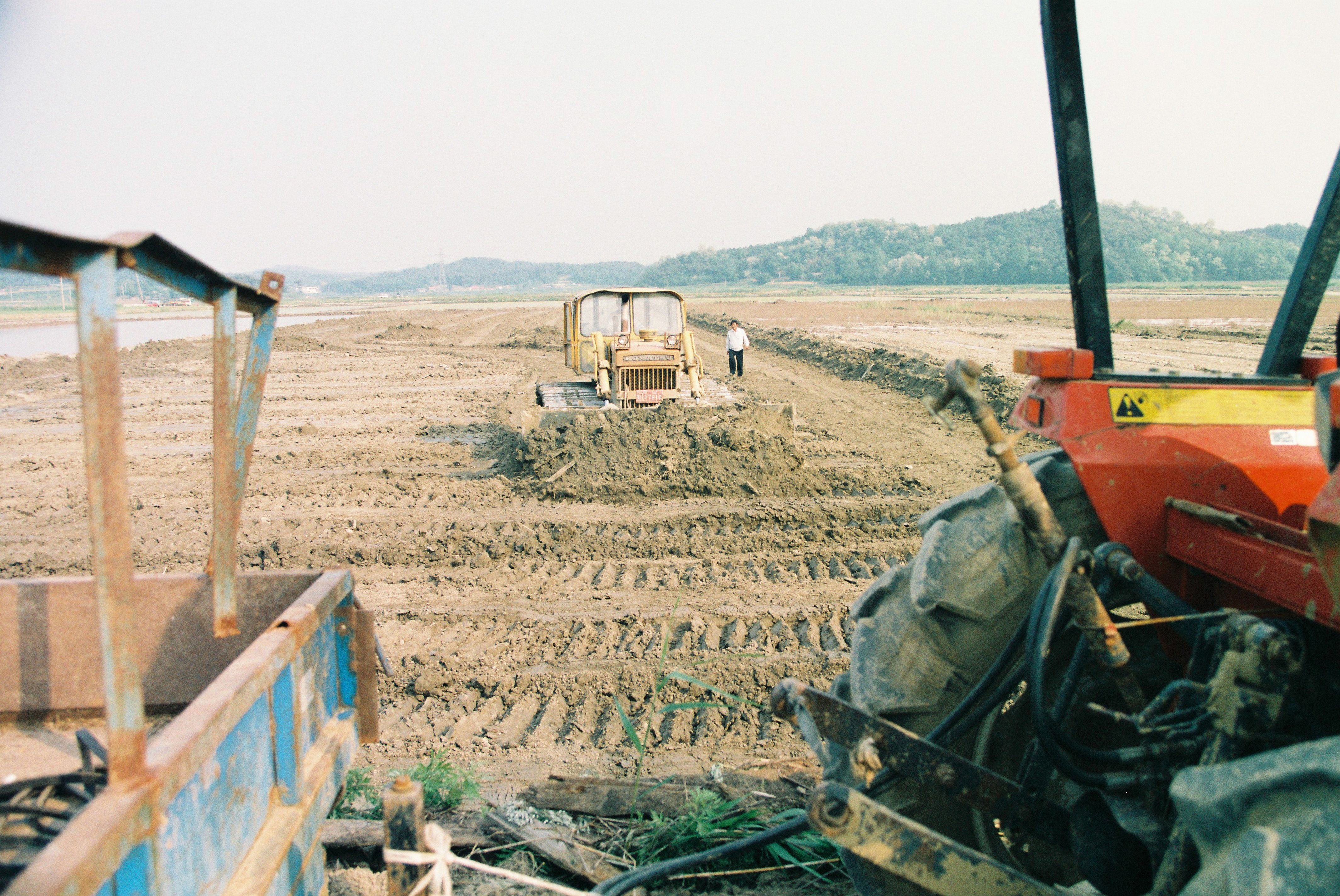 사진자료(1990년대)/1997/염전논 만들기, 장애인 공장빙은천의리 4. 22 0/